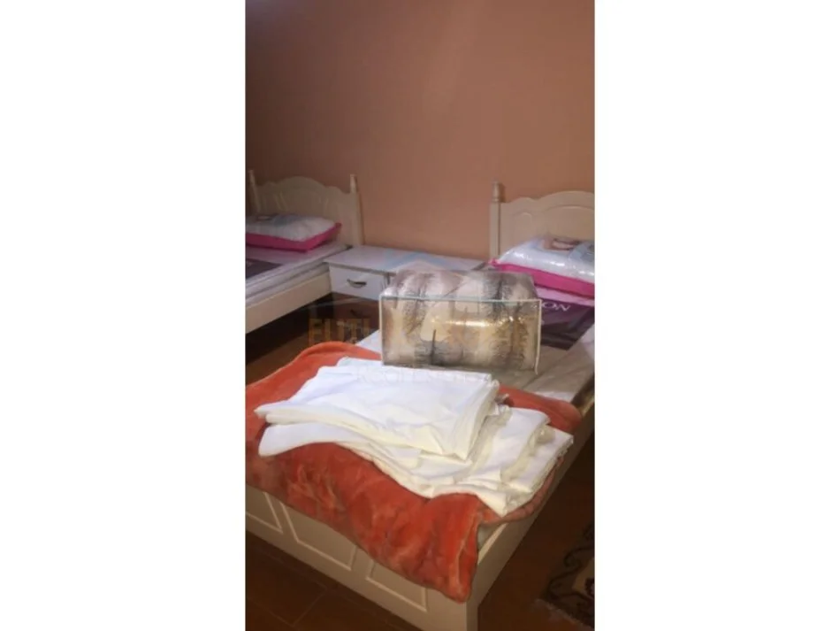 Tirane, jepet me qera apartament 2+1 Kati 4, 72 m² 470 € (BRRYLI)