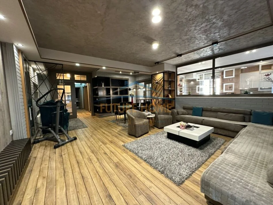 Tirane, jepet me qera apartament 2+1+Aneks+Ballkon Kati 3, 192 m² 1.900 € (Myslym Shyri)