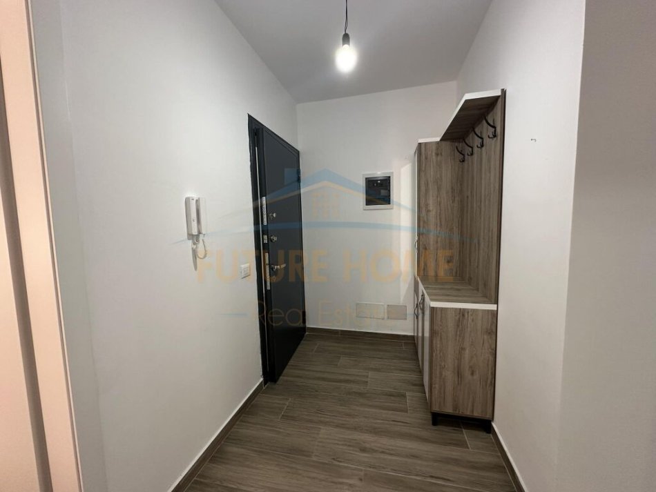 Tirane, jepet me qera 2+1+Ballkon Kati 5, 98 m² 500 € (rruga sokarat miho astir)