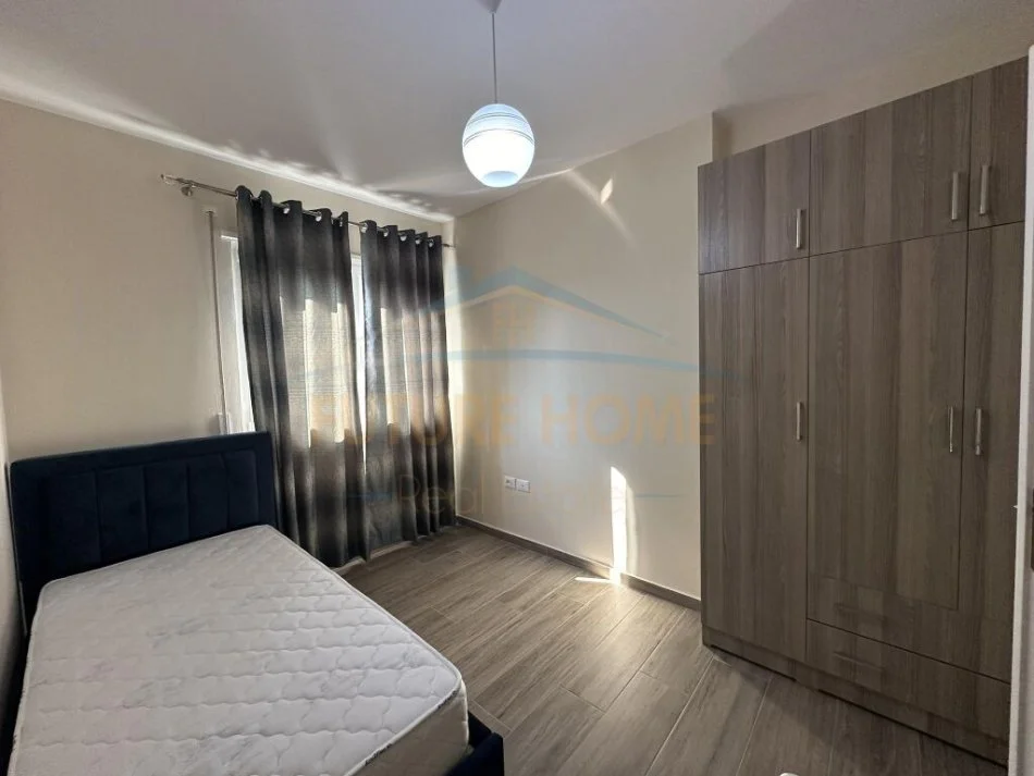 Tirane, jepet me qera apartament 2+1+Aneks+Ballkon Kati 5, 98 m² 500 € (Unaza e Re)
