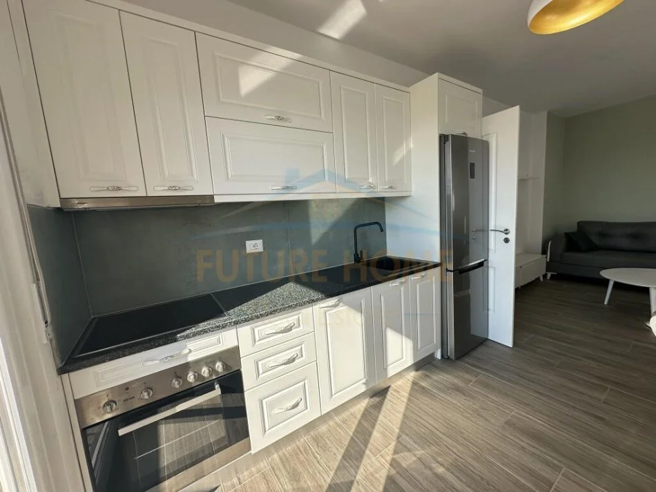 Tirane, jepet me qera apartament 2+1+Aneks+Ballkon Kati 5, 98 m² 500 € (Unaza e Re)