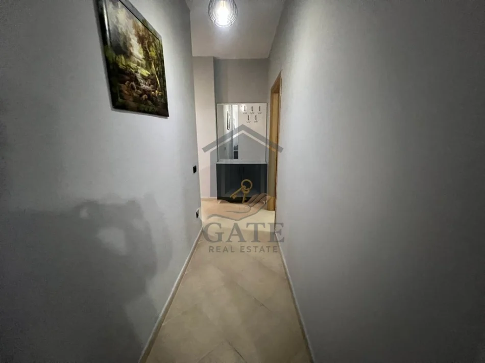 Durres, jepet me qera apartament 1+1+Ballkon Kati 7, 75 m² 350 € (Shkembi i Kavajes)
