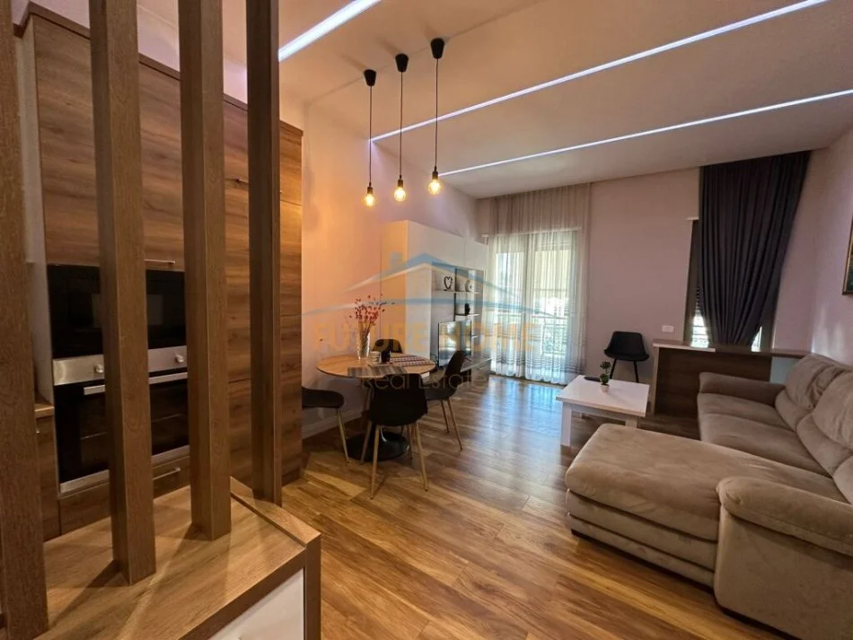 Tirane, jepet me qera apartament 1+1+Ballkon Kati 4, 73 m² 700 € (Delijorgji)