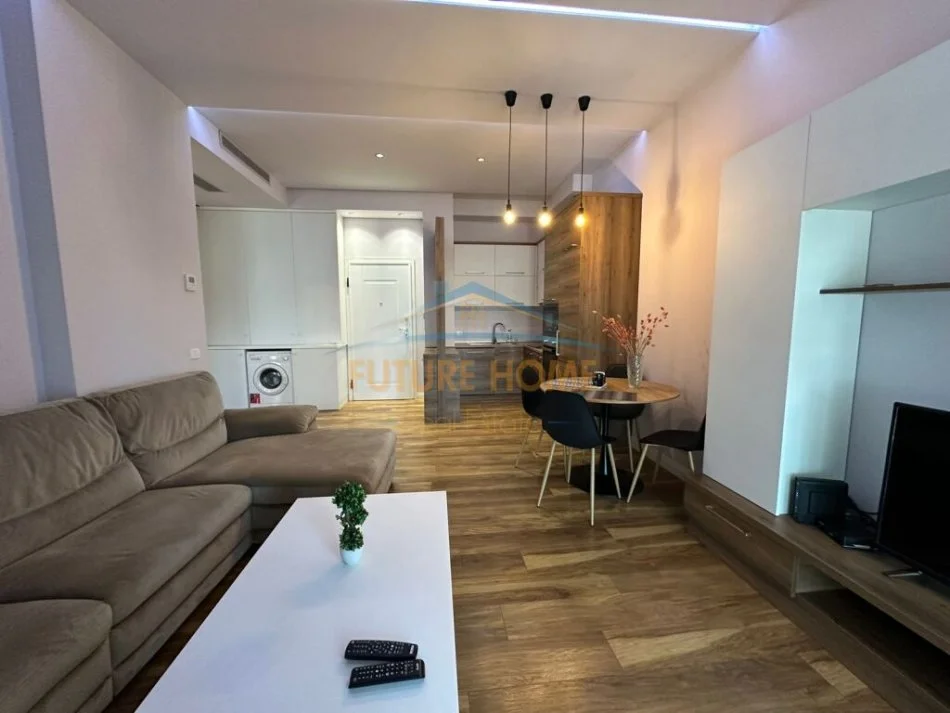 Tirane, jepet me qera apartament 1+1+Ballkon Kati 4, 73 m² 700 € (Delijorgji)
