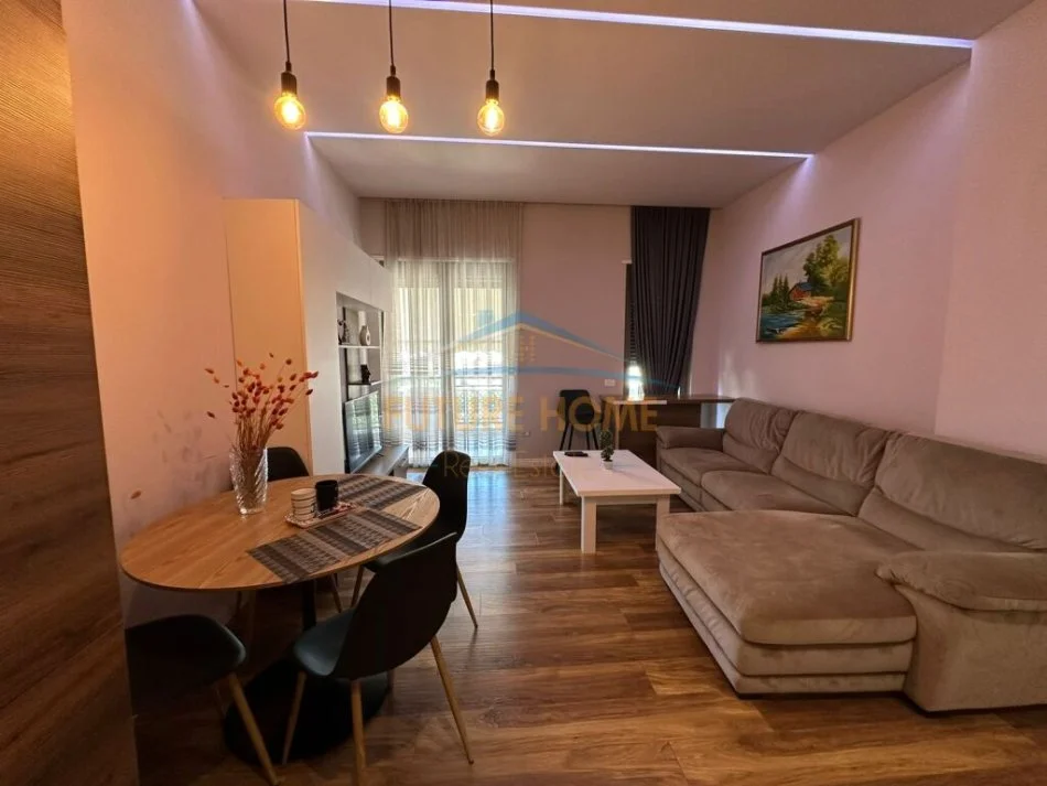 Tirane, jepet me qera apartament 1+1+Ballkon Kati 4, 73 m² 700 € (Delijorgji)