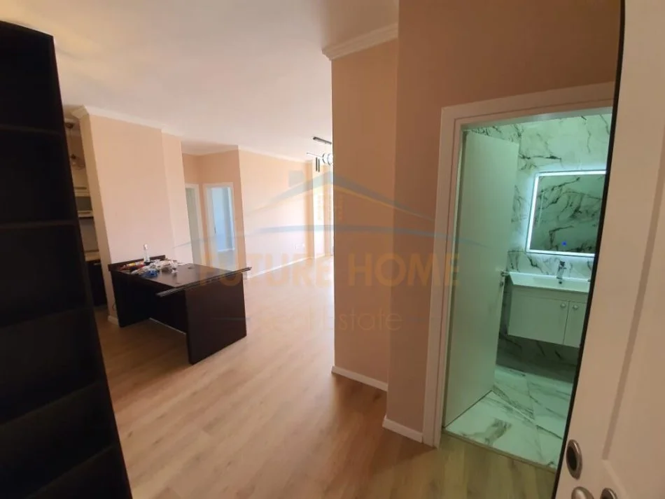 Durres Plazh, shitet apartament 2+1+Ballkon Kati 7, 87 m² 100.000 € (Pavarsia)