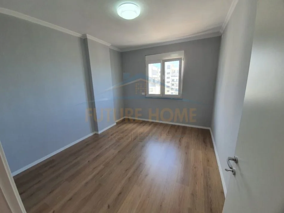 Durres Plazh, shitet apartament 2+1+Ballkon Kati 7, 87 m² 100.000 € (Pavarsia)