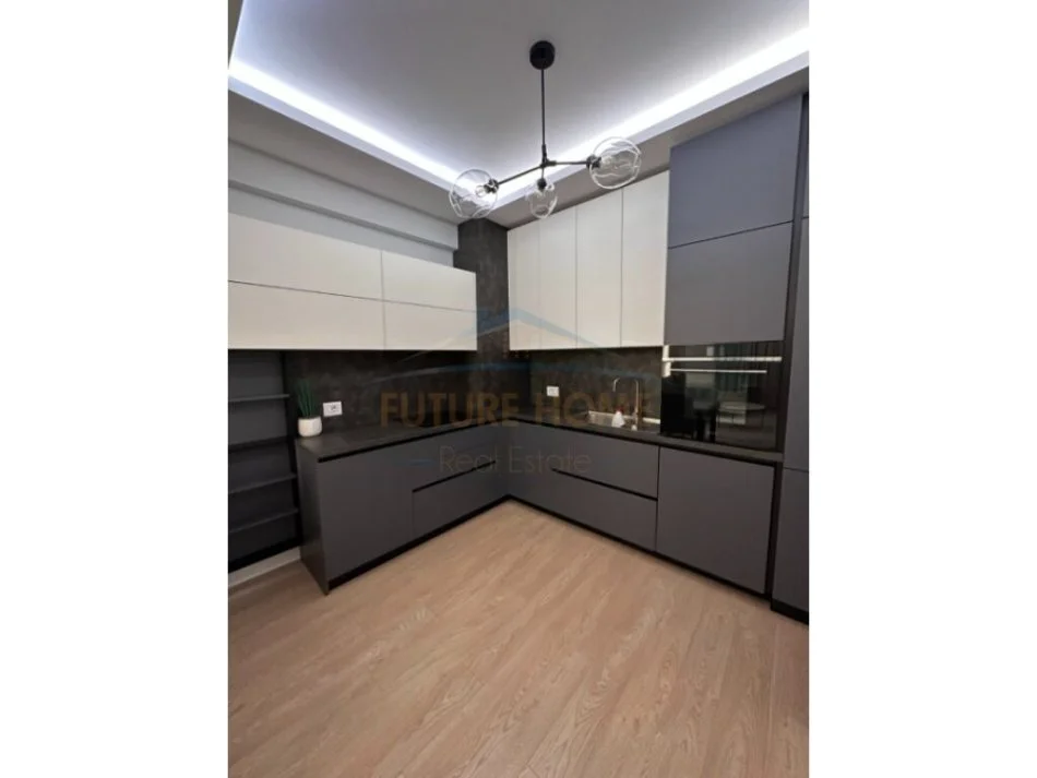 Tirane, shitet apartament 2+1+Ballkon Kati 6, 91 m² 173.000 € (Yzberisht)