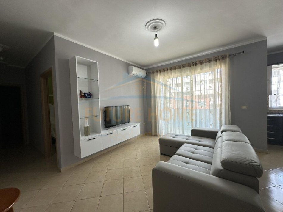 Tirane, jepet me qera 2+1+Ballkon Kati 6, 98 m² 500 € (rruga teodor keko astir)
