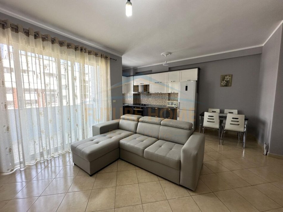 Tirane, jepet me qera 2+1+Ballkon Kati 6, 98 m² 500 € (rruga teodor keko astir)