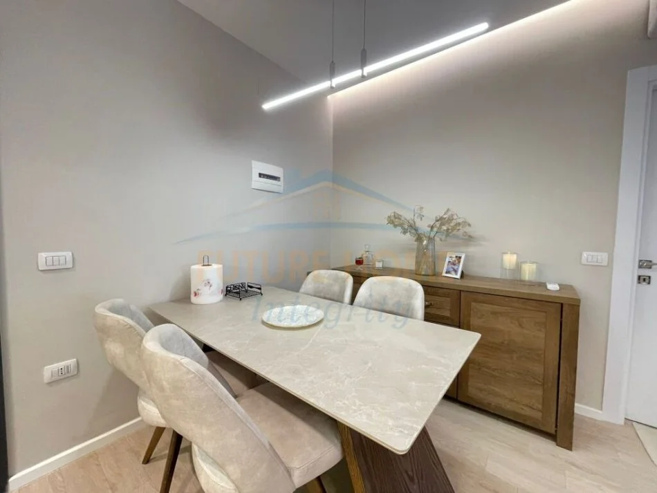 Tirane, shitet apartament 2+1+Ballkon Kati 6, 75 m² 210.000 € (Pazari i Ri)