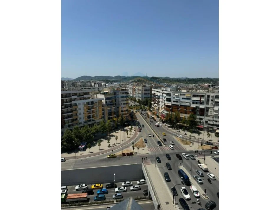 Tirane, jepet me qera apartament 2+1+Ballkon Kati 3, 124 m² 700 € (Unaza e Re)