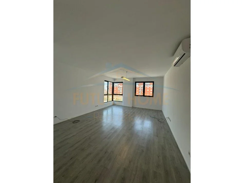 Tirane, jepet me qera apartament 2+1+Ballkon Kati 3, 124 m² 700 € (Unaza e Re)