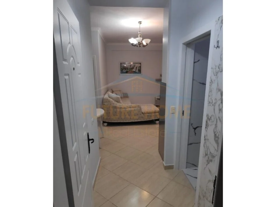 Tirane, jepet me qera apartament 2+1 Kati 1, 74 m² 450 € (Porcelan)