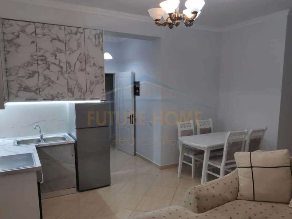 Tirane, jepet me qera apartament 2+1 Kati 1, 74 m² 450 € (Porcelan)