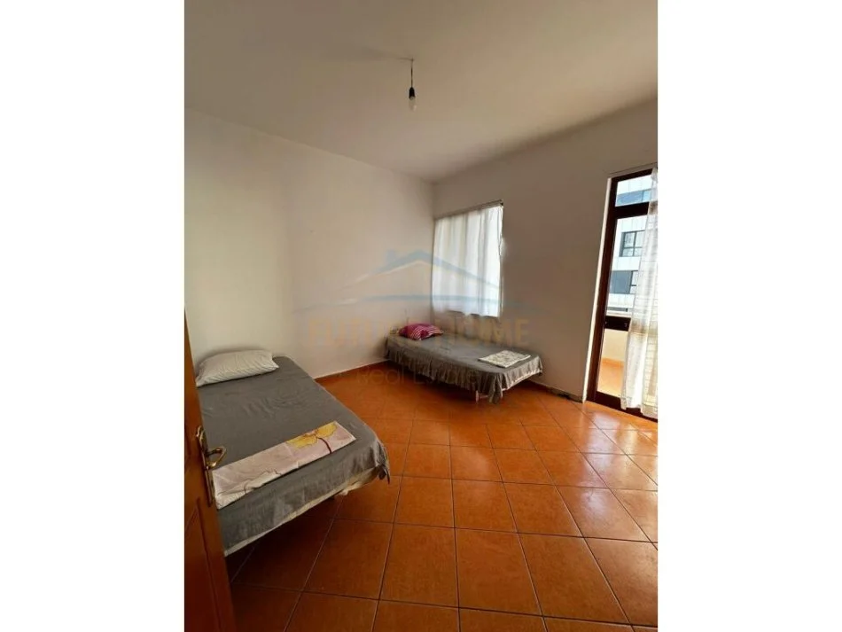 Tirane, jepet me qera apartament 2+1 Kati 8, 112 m² 500 € (Rruga e Kavajes)