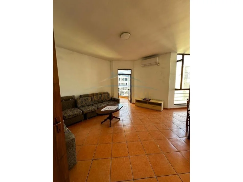 Tirane, jepet me qera apartament 2+1 Kati 8, 112 m² 500 € (Rruga e Kavajes)