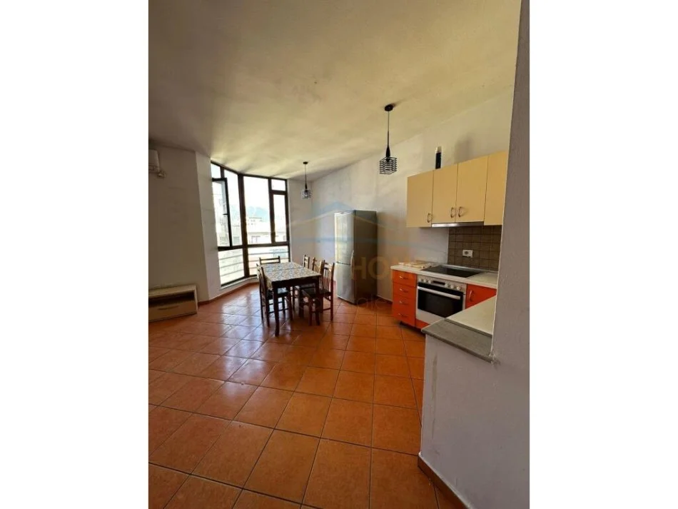 Tirane, jepet me qera apartament 2+1 Kati 8, 112 m² 500 € (Rruga e Kavajes)