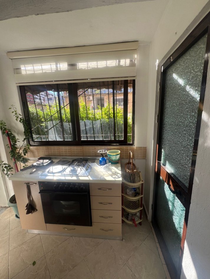 Tirane, jepet me qera apartament 2+1 Kati 1, 85 m² 750 € (Oxhaku)