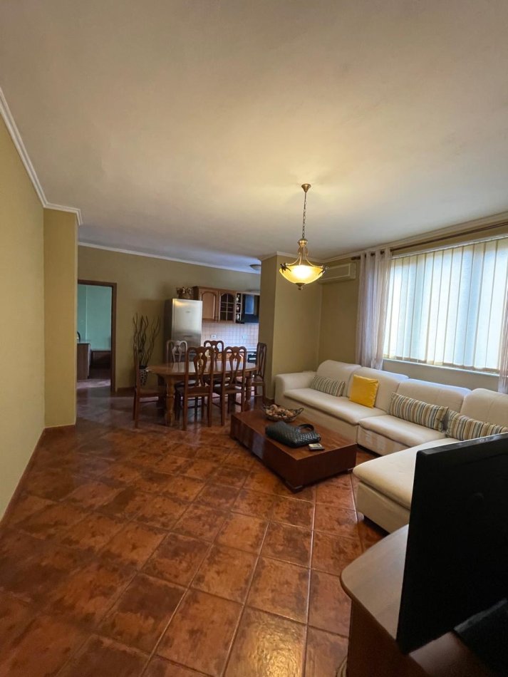 Tirane, jepet me qera apartament 3+1 Kati 3, 700 € (Stacjoni trenit)