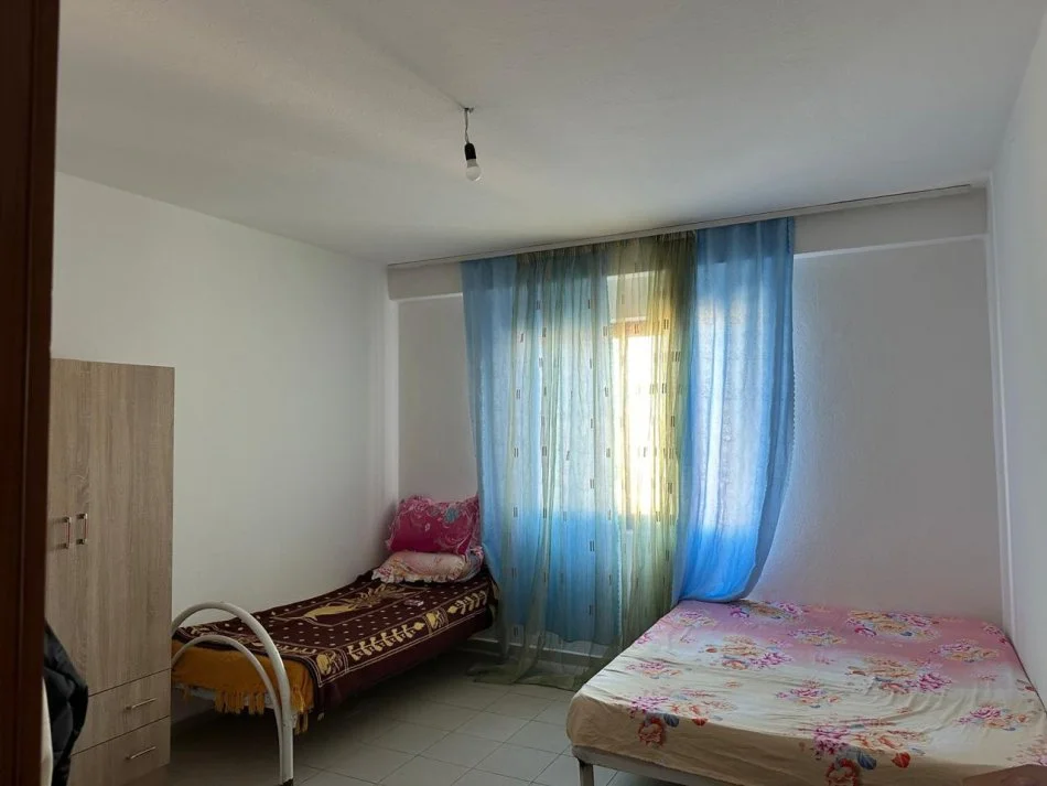 Tirane, jepet me qera apartament 2+1 Kati 2, 400 € 