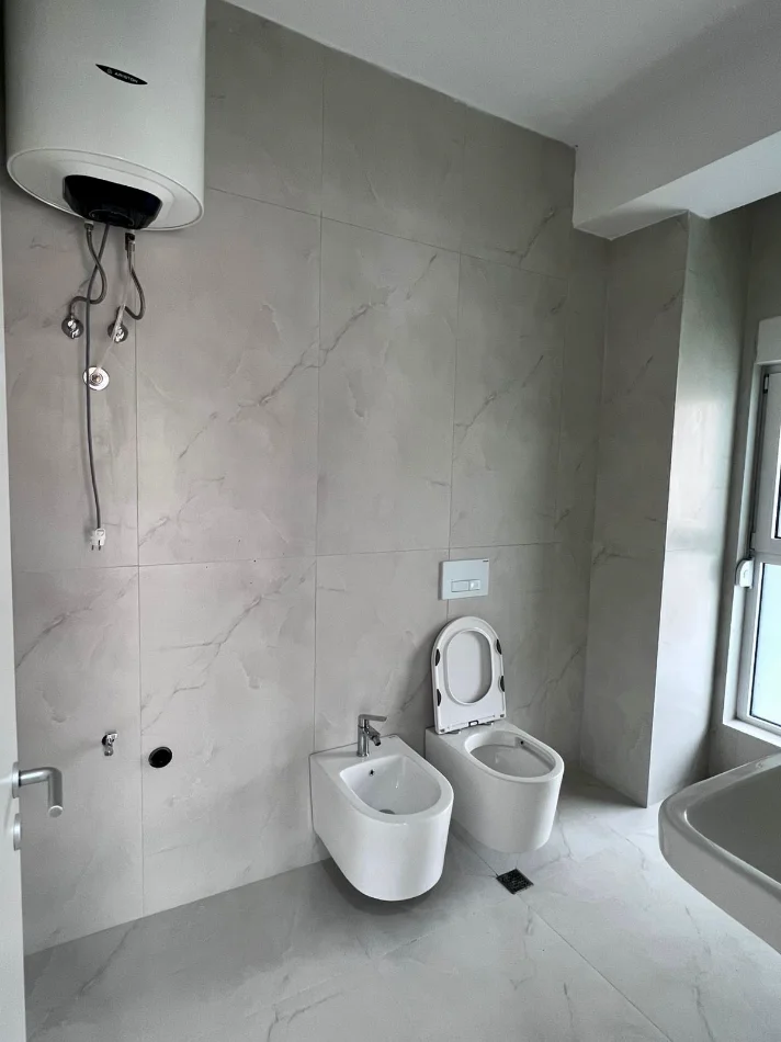 Tirane, jepet me qera apartament 1+1 Kati 8, 60 m² 350 € (Ali Demi)