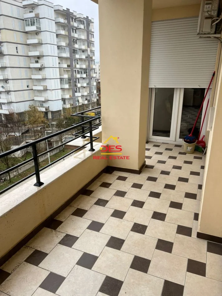 Vlore, jepet me qera apartament 2+1+Ballkon Kati 4, 95 m² 350 € (Rruga Sazani)