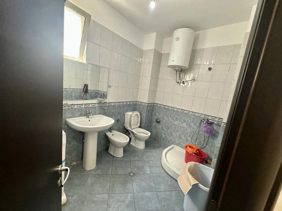 Tirane, jepet me qera apartament 1+1+Ballkon Kati 2, 70 m² 500 € (Frang Bardhi)