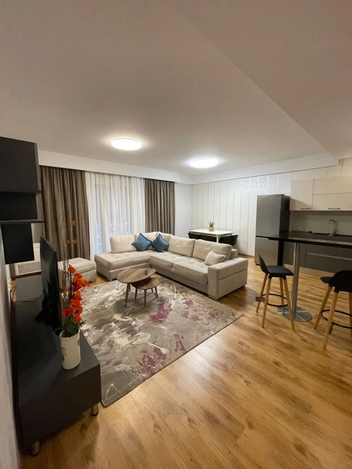 Tirane, jepet me qera apartament 2+1+Aneks+Ballkon Kati 7, 110 m² 1.400 € (Kompleksi Delijorgji)