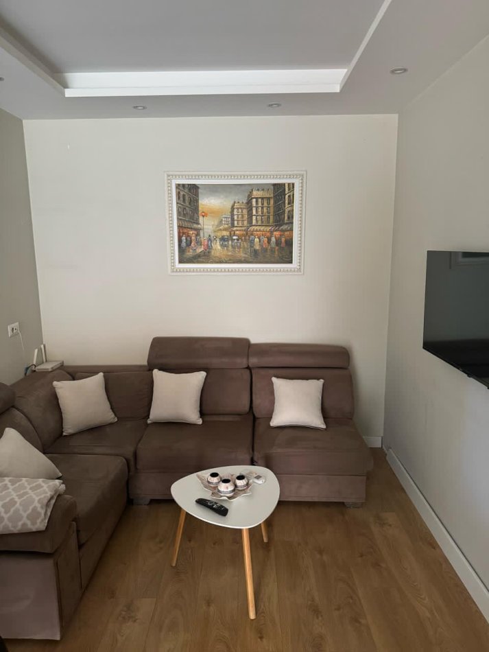 jepet me qera apartament 2+1 kompleksi dine fratari astir , 400 €
