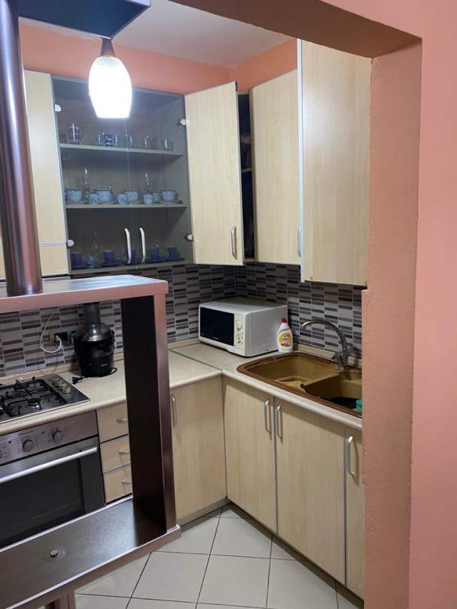 Tirane, jepet me qera apartament 2+1+BLK Kati 4, 75 m² 39.000 Leke (Gaqo Tashko)