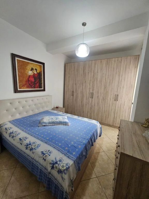 Shkembi Kavajes, jepet me qera apartament 2+1+Aneks+Ballkon Kati 1, 90 m² 350 € 