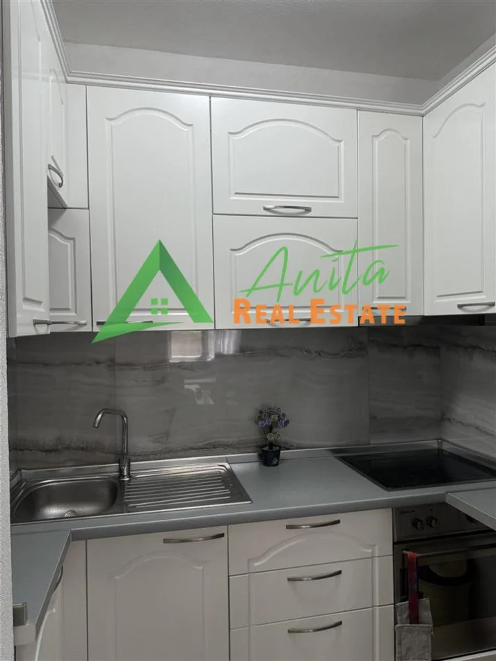 Tirane, jepet me qera apartament 2+1 Kati 1, 85 m² 600 € (Don Bosko)