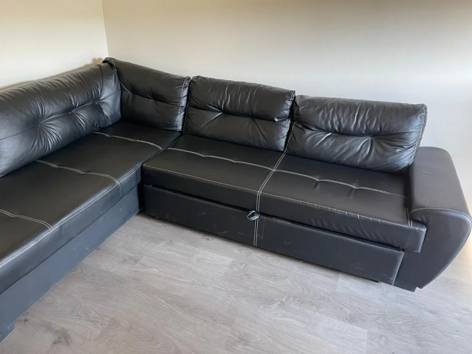 Tirane, shes OKAZION shitet kend + 4 karrige 200 €