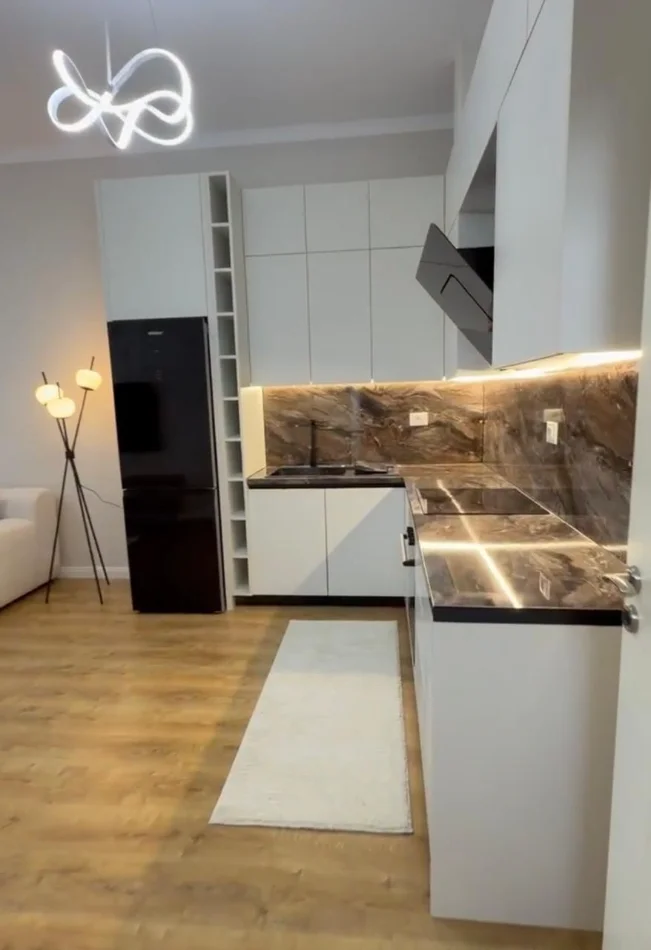 Tirane, jepet me qera apartament 2+1+Ballkon Kati 1, 115 m² 600 € (Rruga Sokrat Miho)