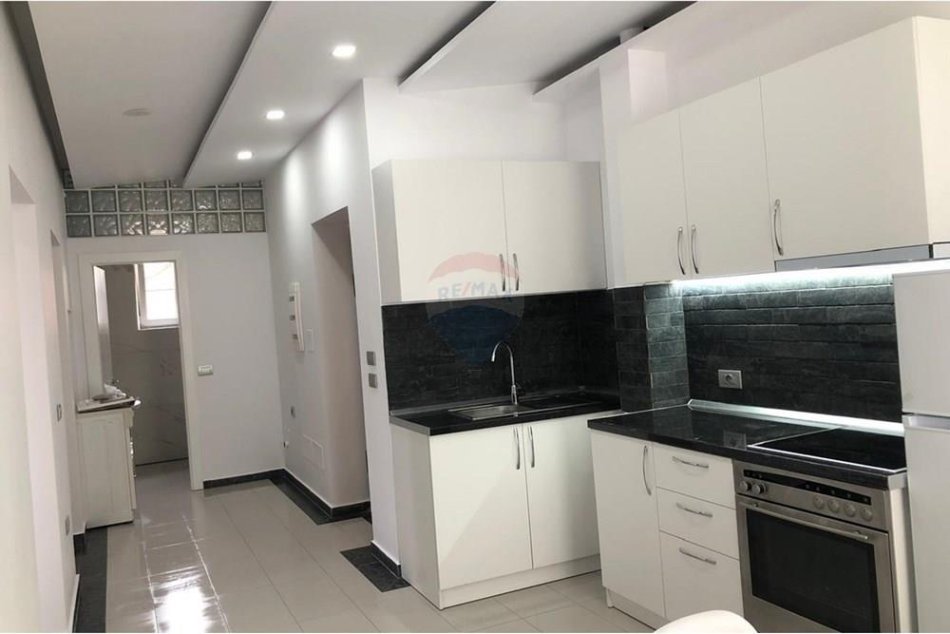Tirane, jepet me qera apartament 2+1+Aneks+Ballkon , 70 m² 550 € (Bulevardi Zhan Dark)