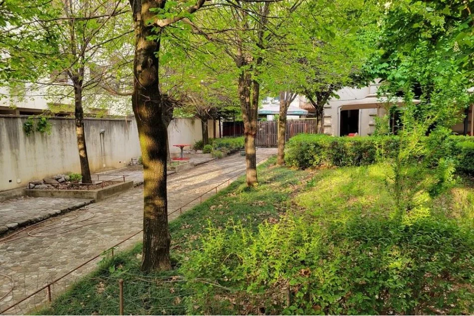 Tirane, jepet me qera , 140 m² 1.100 € (Fres Rruga e Thesarit)