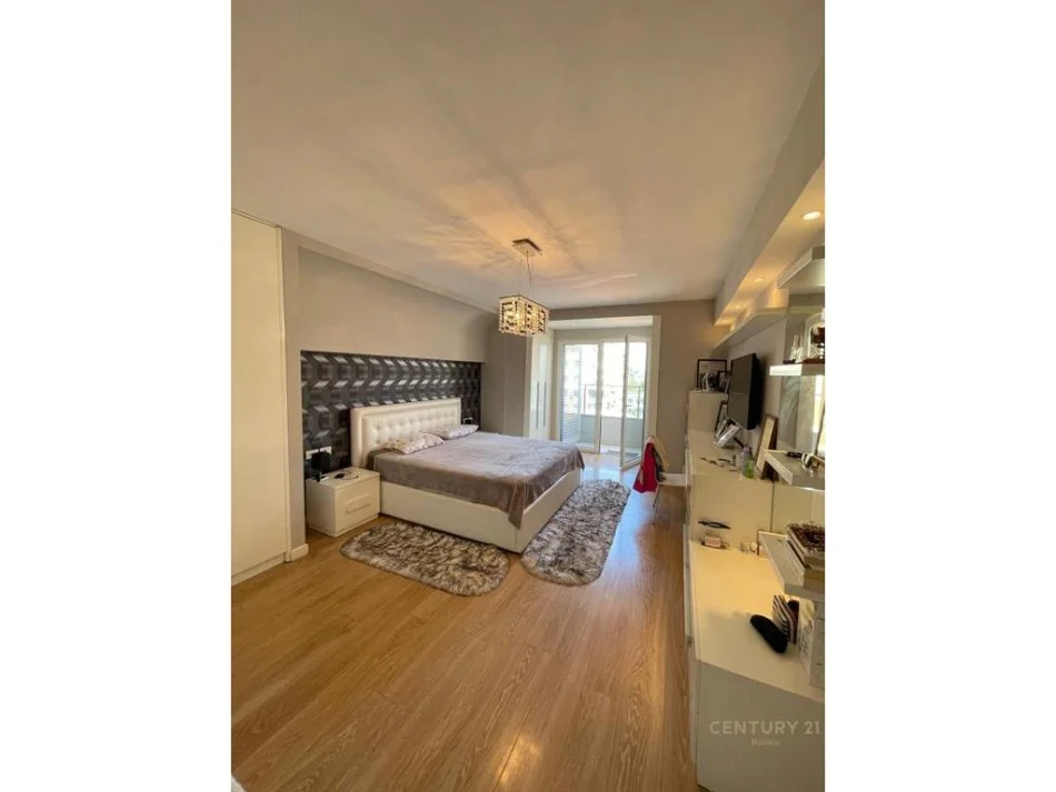 Tirane, shes apartament 3+1 Kati 4, 180 m² 320.000 € (21 dhjetori)