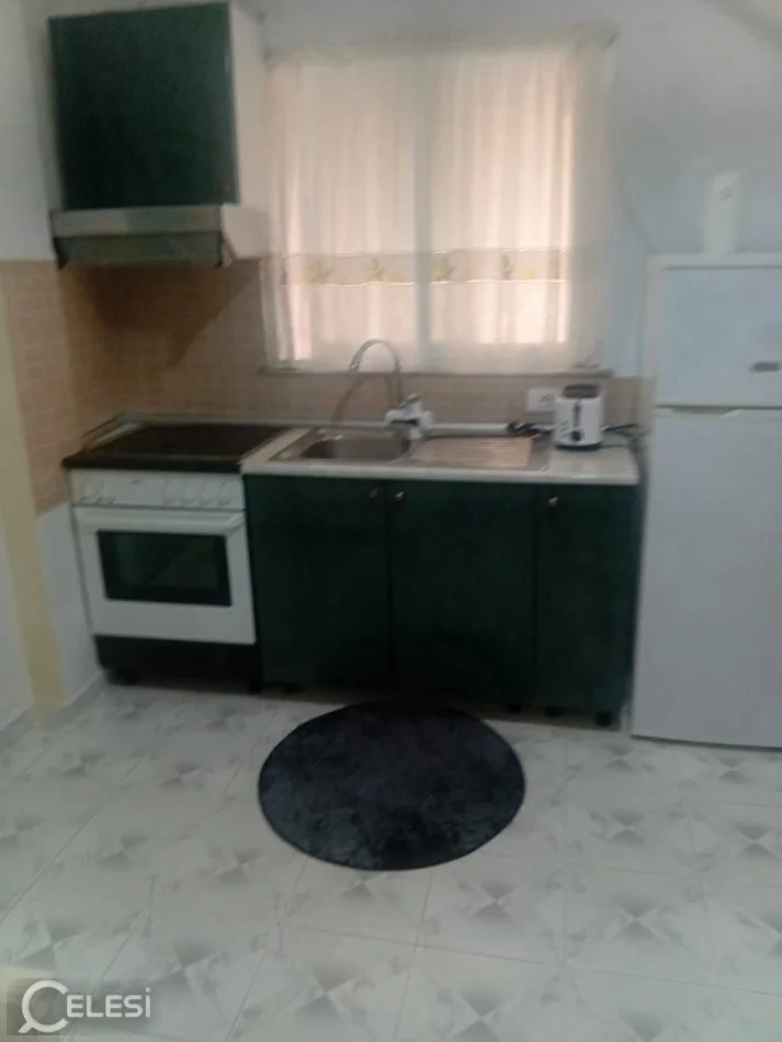 Tirane, jepet me qera garsonier Kati 1, 40 m² 300 € (RRUGA E KAVAJES)