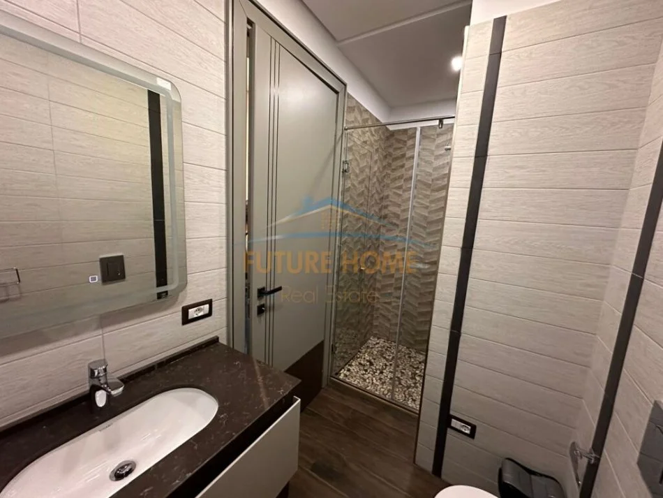 Tirane, jepet me qera 2+1 , 108 m² 800 € 