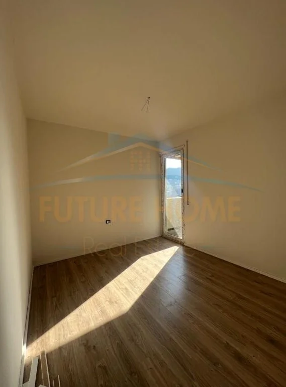 Tirane, shitet apartament 2+1+Ballkon Kati 10, 104 m² 140.000 € (Golden Park 3)