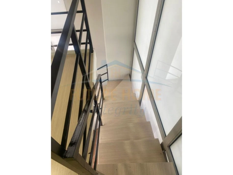 Tirane, jepet me qera ambjent biznesi Kati 0, 40 m² 250 € (Idris Dollaku)