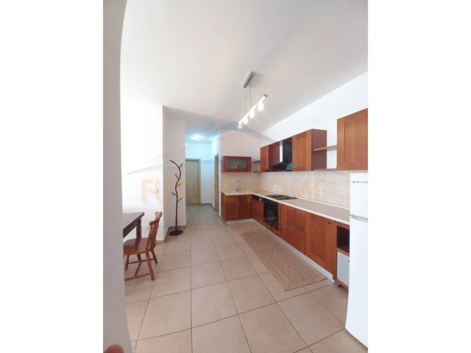 Tirane, jepet me qera apartament 2+1 Kati 7, 110 m² 600 € (Selvia)