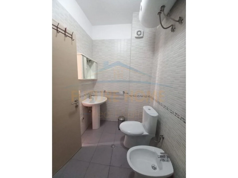 Tirane, jepet me qera apartament 2+1 Kati 7, 110 m² 600 € (Selvia)