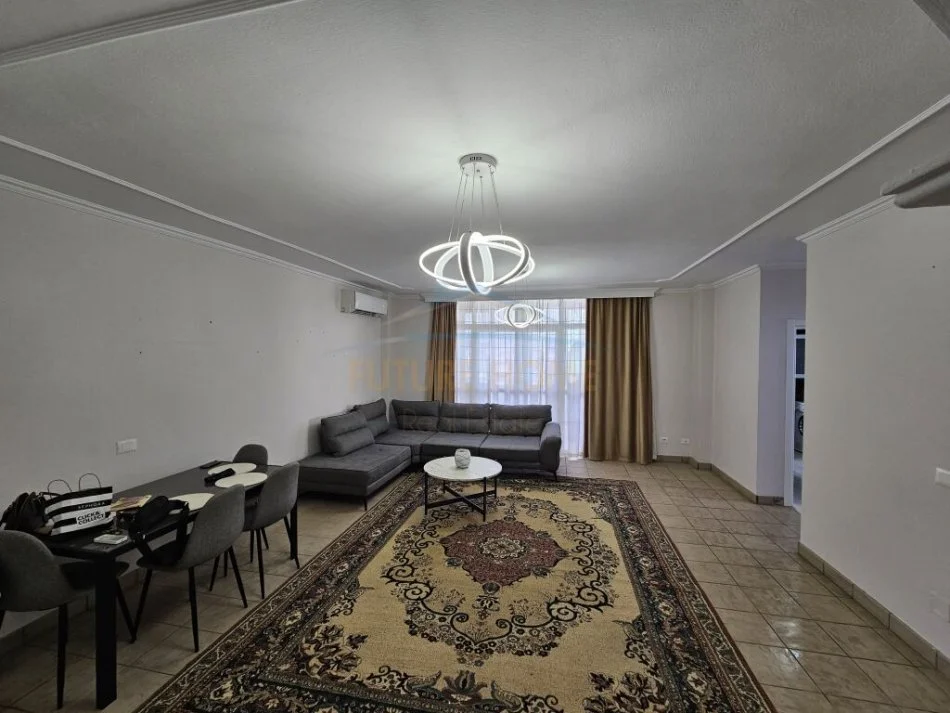 Tirane, shitet apartament 2+1+Ballkon Kati 8, 125 m² 240.000 € (Komuna e Parisit)