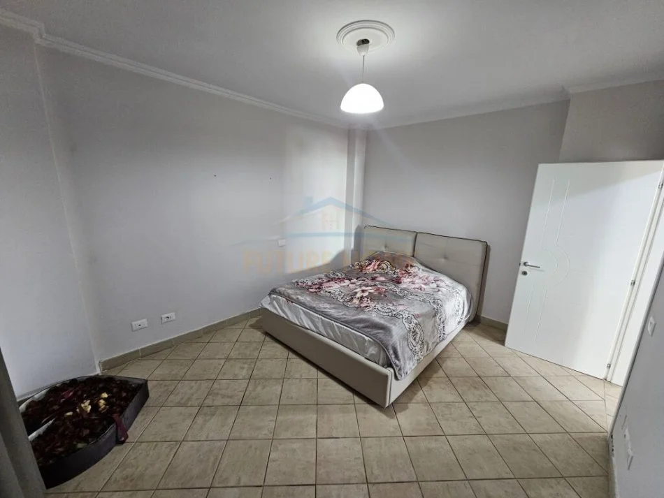 Tirane, shitet apartament 2+1+Ballkon Kati 8, 125 m² 240.000 € (Komuna e Parisit)