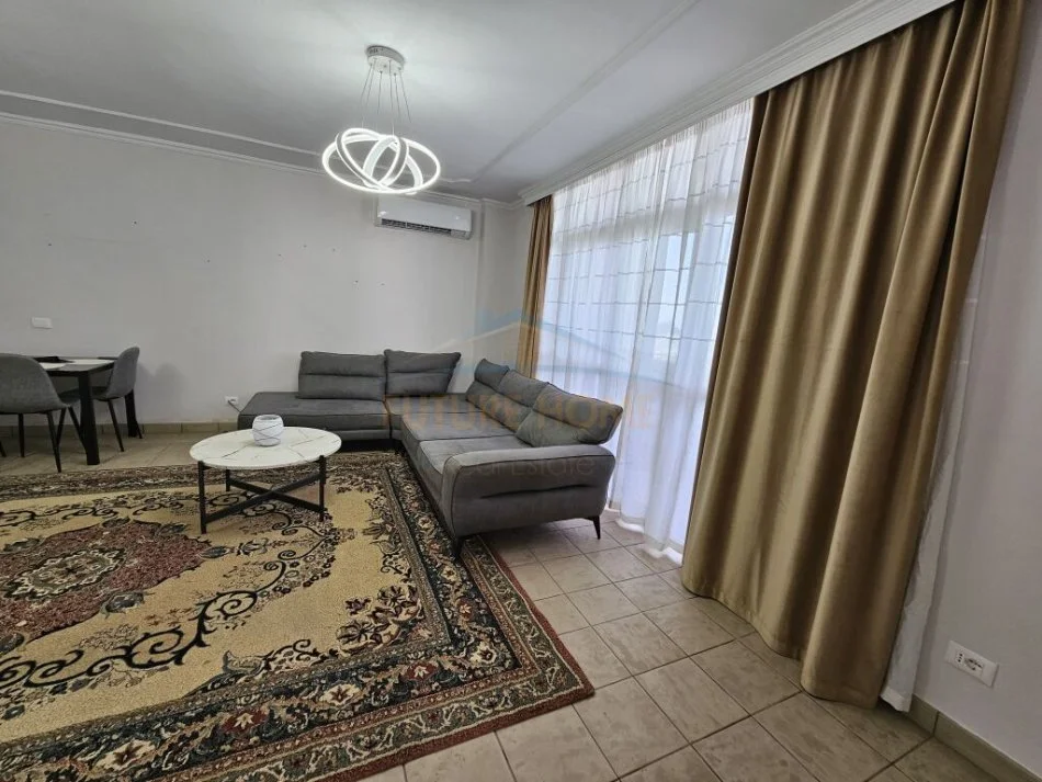 Tirane, shitet apartament 2+1+Ballkon Kati 8, 125 m² 240.000 € (Komuna e Parisit)