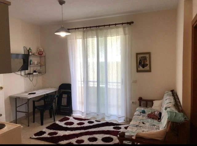 Mali Robit, jepet me qera apartament 1+1+BLK Kati 3, 45 m² 30 Euro/nata (Golem Durres)