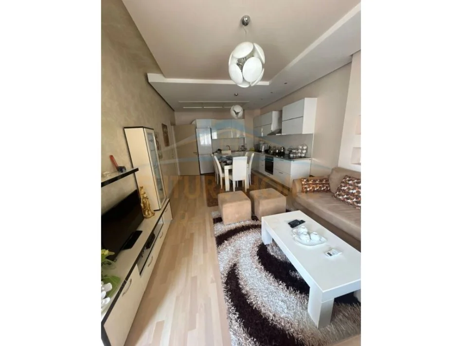 Tirane, jepet me qera apartament 2+1+Ballkon Kati 2, 106 m² 400 € (Fresku)