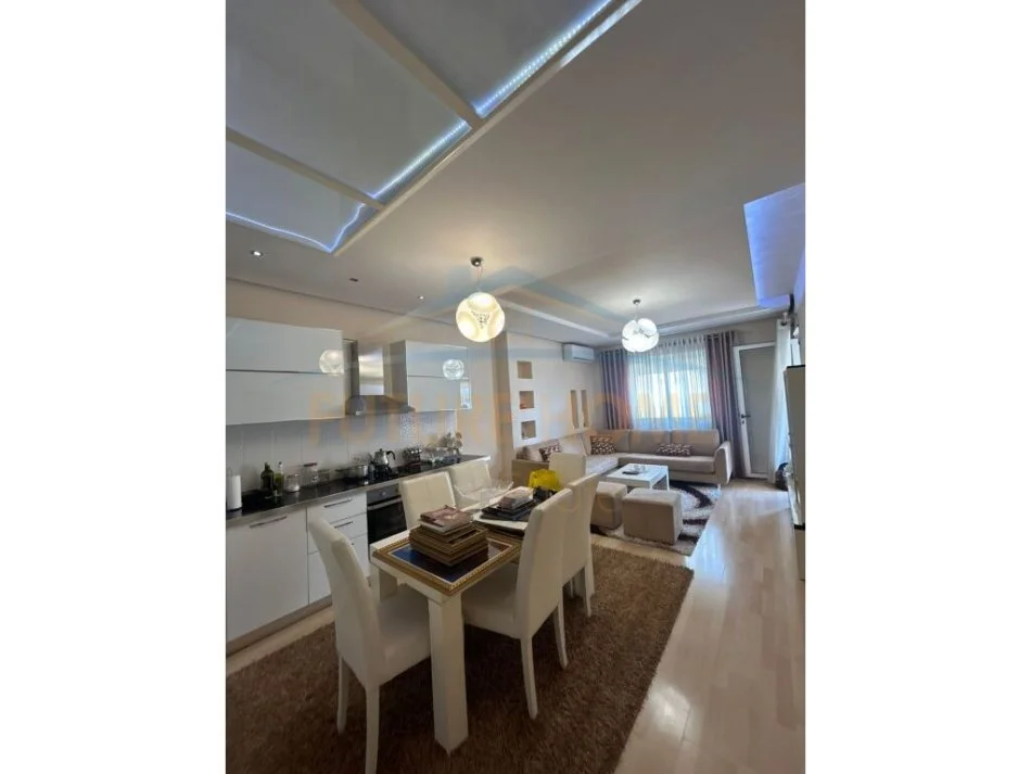 Tirane, jepet me qera apartament 2+1 Kati 2, 91 m² 400 € (Fresku)